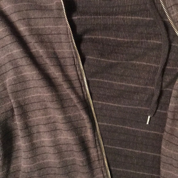 Zip up - Picture 3 of 3